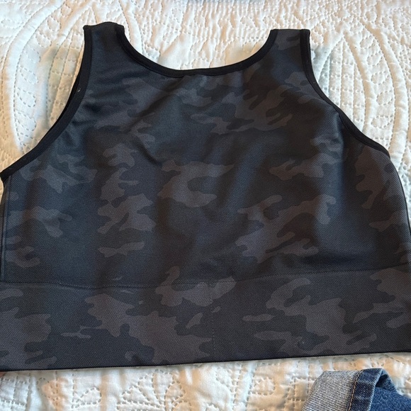 SPANX "Lamn" seamless sports crop top in camp black gray size Medium - Picture 5 of 5